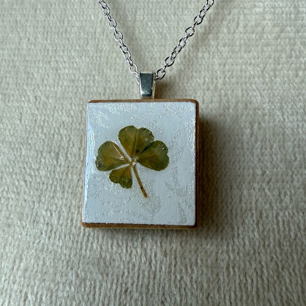 Hand-Crafted Real 4 Four Leaf Clover Scrabble Tile Pendant w/ Silver Chain #41‎
